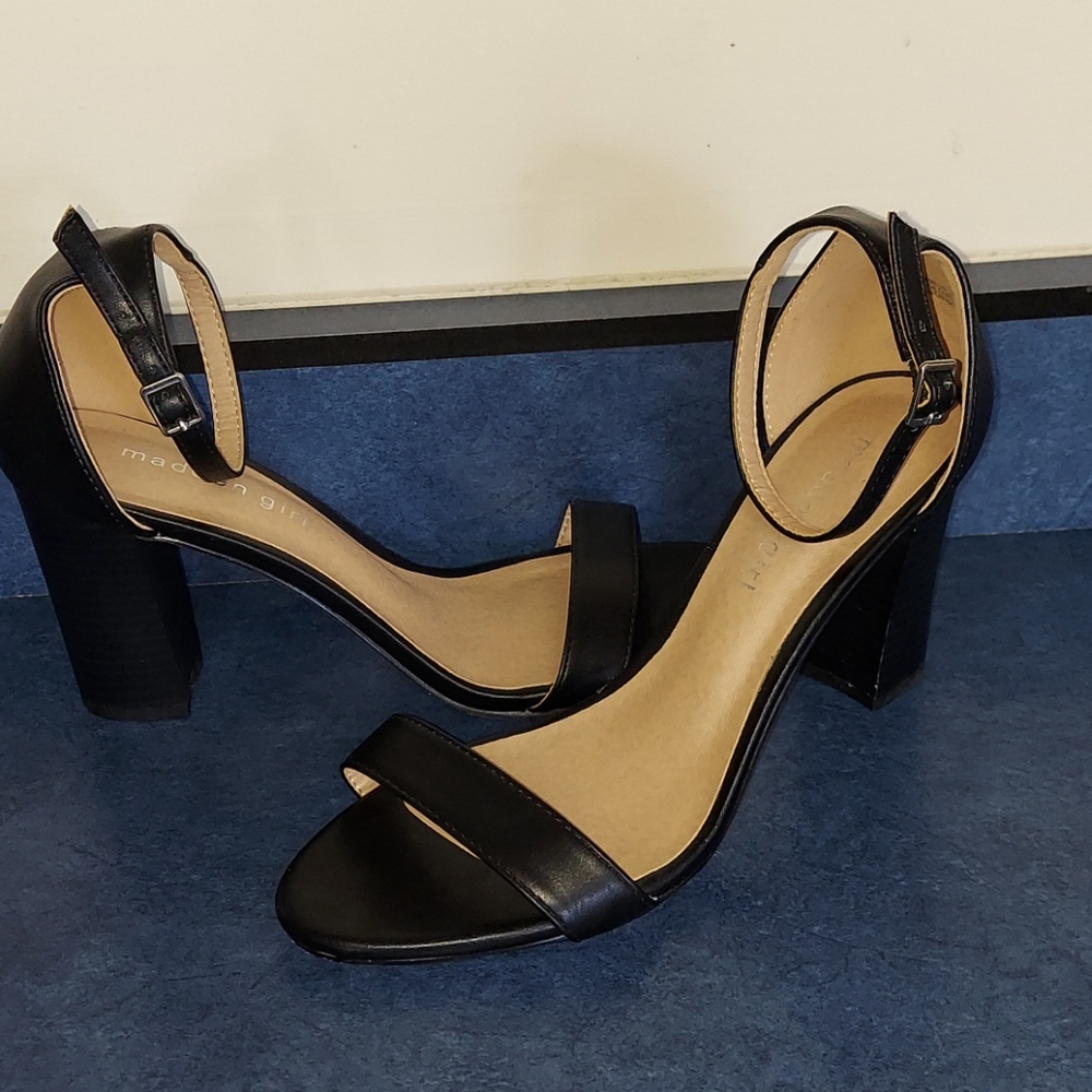 Madden Girl Black high heel shoe size 8